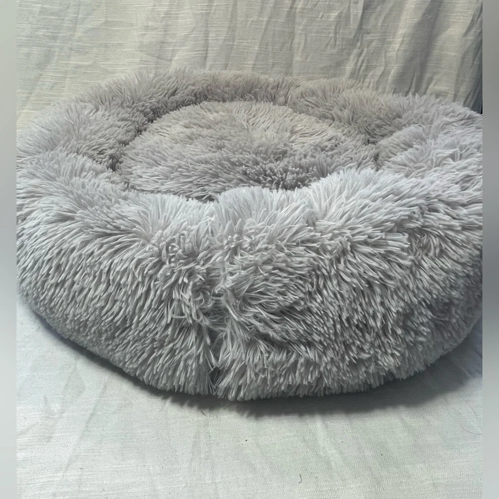 NEW 24” Fluffy Plush Round Pet Bed